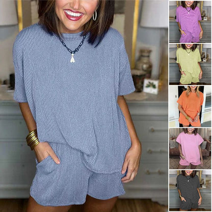 Дамски костюм с къс ръкав